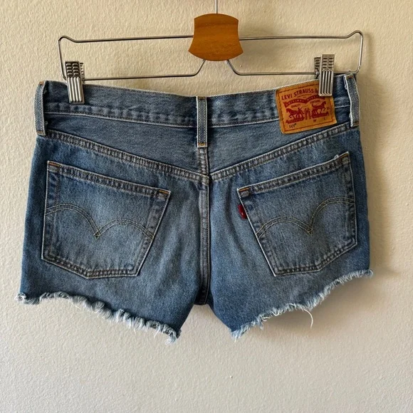 Levi’s 501 denim shorts size 28 - Picture 4 of 6